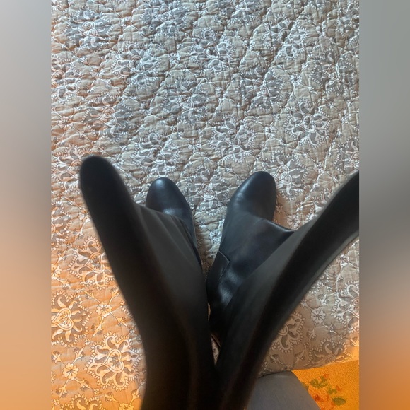 Ann Taylor leather boots - Picture 4 of 10